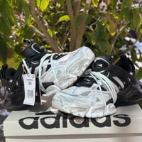 ‏حذاء أديداس ديلوكس رياضي