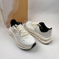 ‏ حذاء اون راننق رياضي