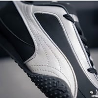 حذاء بوما أسود فضي