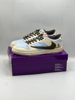 حذاء نايك ترافيس