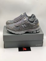 حذاء نيوبالانس 2002