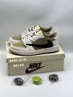 حذاء نايك ترافيس