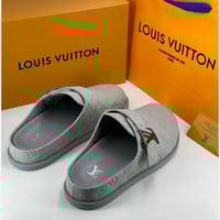 صندل لويس فيتون رمادي