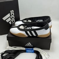 ‏حذاء أديداس نسائي