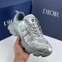 ‏حذاء رياضي ديور