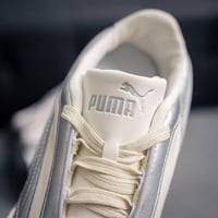 حذاء بوما أبيض فضي