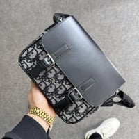 حقيبه ديور للجنسين