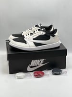 حذاء نايك ترافيس