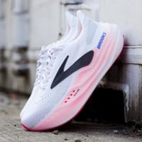 حذاء بروكس رياضي نسائي