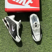 حذاء نايك شوكس R4 الرياضي