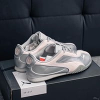 حذاء بوما وردي فضي