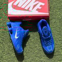 حذاء نايك شوكس R4 الرياضي