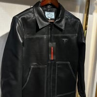 جاكيت برادا جلد أسود