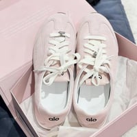 حذاء ألو رياضي وردي