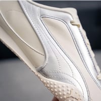 حذاء بوما أبيض فضي