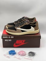 حذاء نايك ترافيس