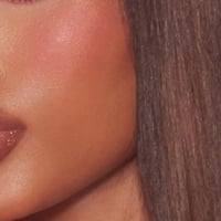 بلشر ريد فيلفت سو كوزمتيك - Red Velvet Also Cosmet...