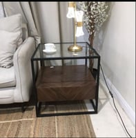 طاولة جانبية قشر جوز