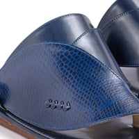 حذاء شرقي كحلي نعل نقشة الثعبان