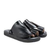 حذاء شرقي أسود سادة