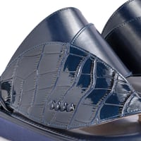 حذاء شرقي كحلي نقشة التمساح