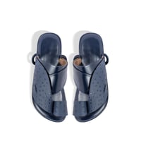 حذاء شرقي كحلي نقشة النعام