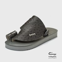 حذاء شرقي رصاصي نقشة النعام