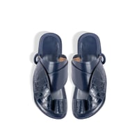 حذاء شرقي كحلي نقشة التمساح