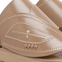 حذاء شرقي بيج تطريز عين