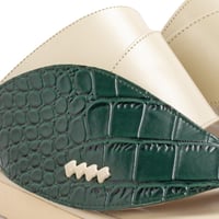 حذاء شرقي زيتي مع سكري نقشة التمساح