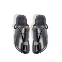 حذاء شرقي أسود نقشة الثعبان