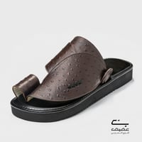 حذاء شرقي بني نقشة النعام