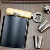 قارورة كلاسيكية مع كاسات