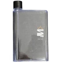 قارورة بلاستيكية شفافة