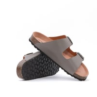 نعال نسائي كاجول بحزام من الأعلى - رمادي