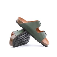 نعال كاجوال رجالي جلد بحزامين متقاطعين ونعل بني -...