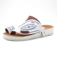 حذاء شرقي من باتونيا - أبيض