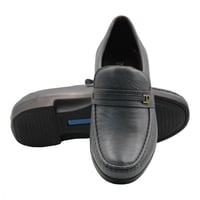 حذاء سادة مطرز بالخيط برباط وتوكة معدنية جلد طبيعي...