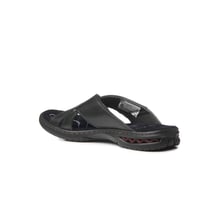 نعال رجالي سعودي مزين بقطعة حمراء - أسود