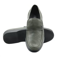 حذاء بتطريز أمامي بارز ورباط جلد طبيعي - أخضر