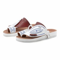 حذاء شرقي من باتونيا - أبيض