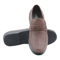 حذاء رسمي مخرمة بمشد بتوكة معدنية - جملي