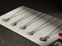 قلاده الشمس و القمر