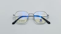 نظاره طبية هندسية من التيتانيوم اللون فضي رقم المو...