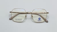 نظاره طبية هندسية من التيتانيوم اللون ذهبي رقم الم...
