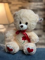 دبٌّ أنيقٌ مع وردةٍ وربطة عنق! بحجم 40 سم