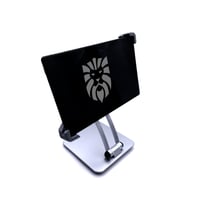 قاعدة آيباد أو تابلت (قابل للتعديل بأكثر من زاوية)