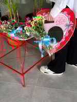 باقة ورد بتصميم احمر ( توصيل لمدينه الرياض فقط )