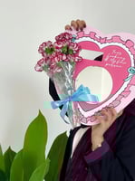 باقة ورد بتصميم وردي ( توصيل لمدينه الرياض فقط )