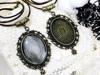 قلائد مع سلسال جلد